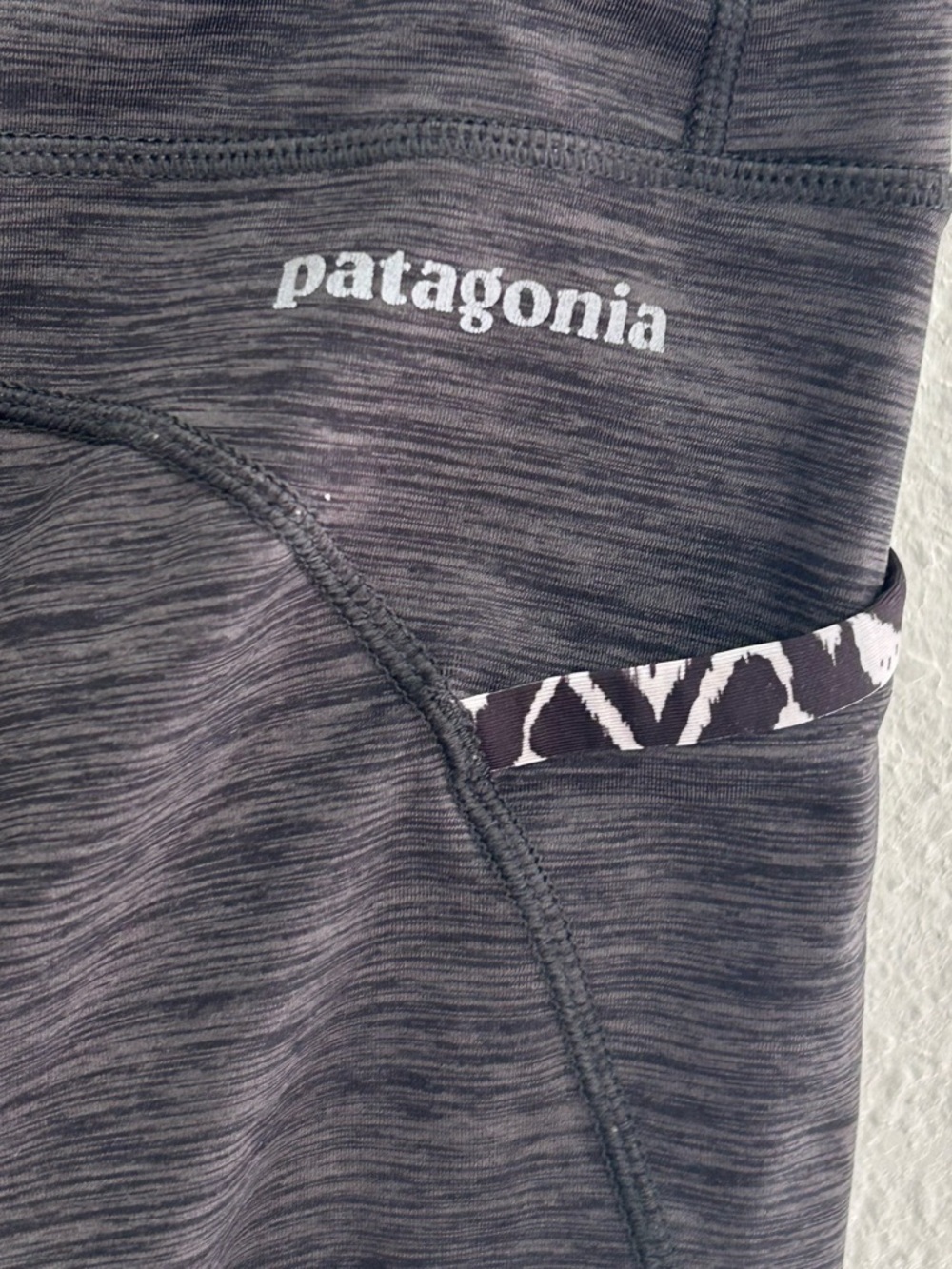 Patagonia Gray Cropped Leggings Size Small - Picture 4 of 11